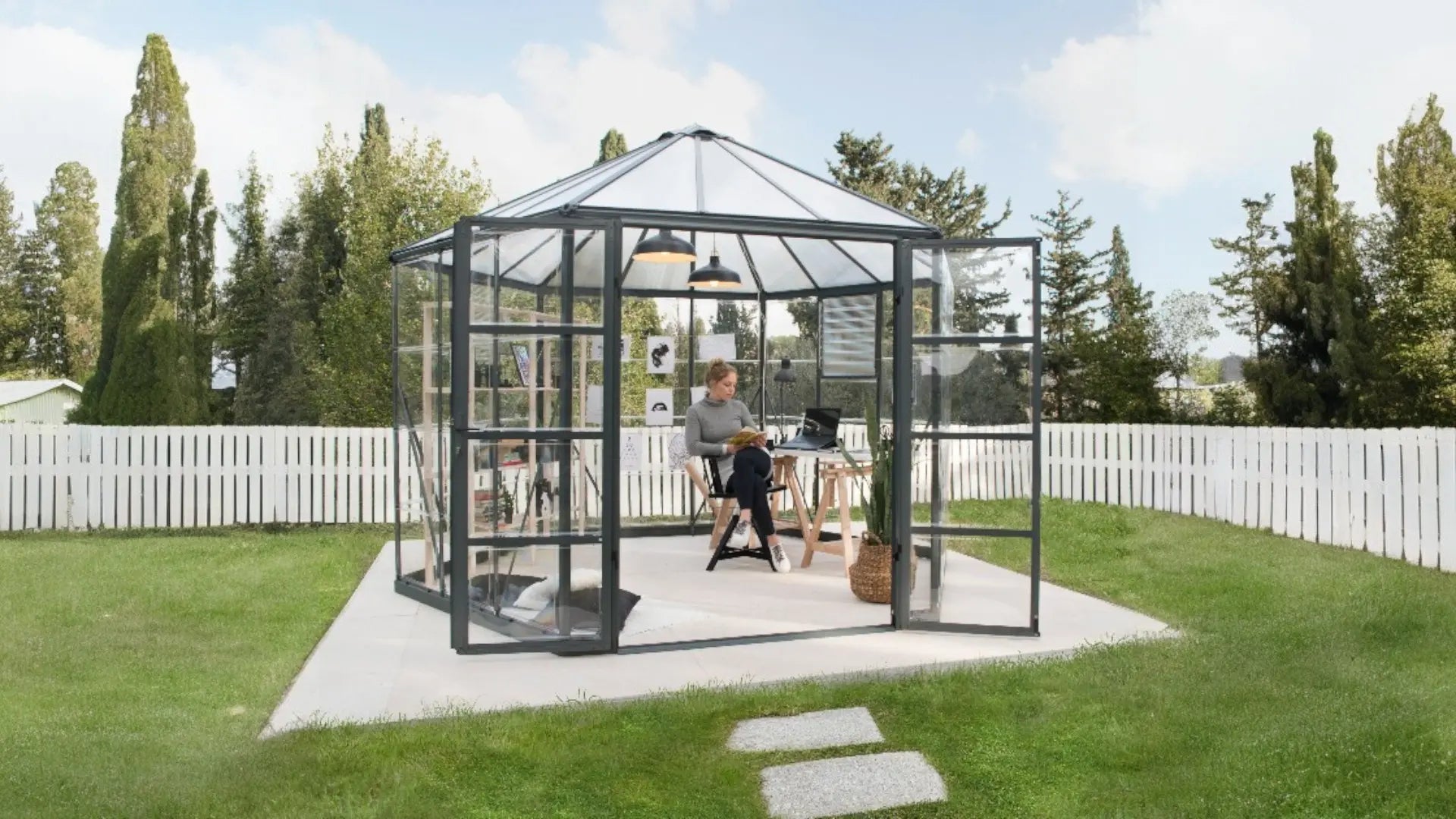 Hexogonal greenhouse